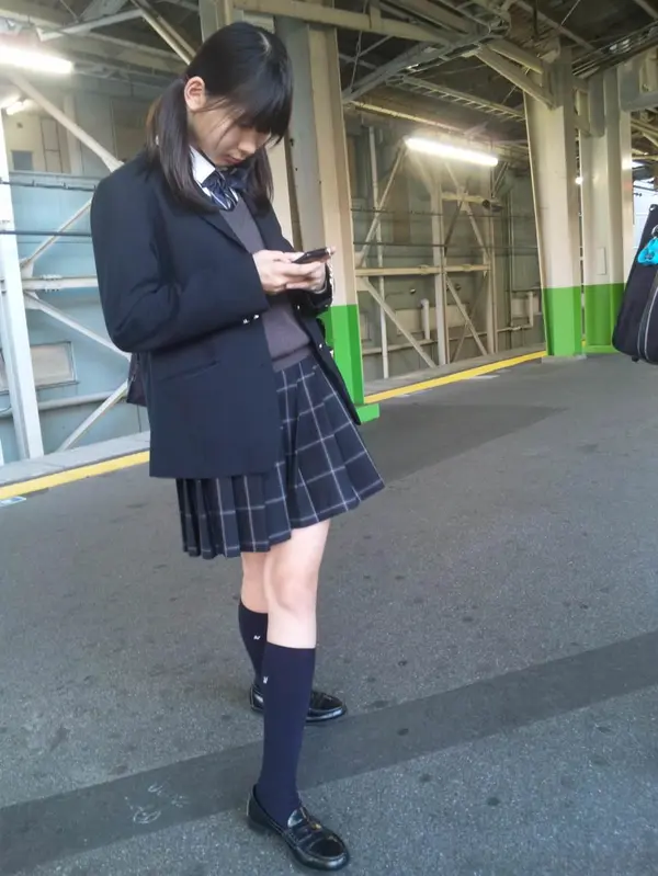 見たいけど見えないJKのおパンツにジレンマする街撮り画像 | 素人エロ画像やったる夫 93 001110