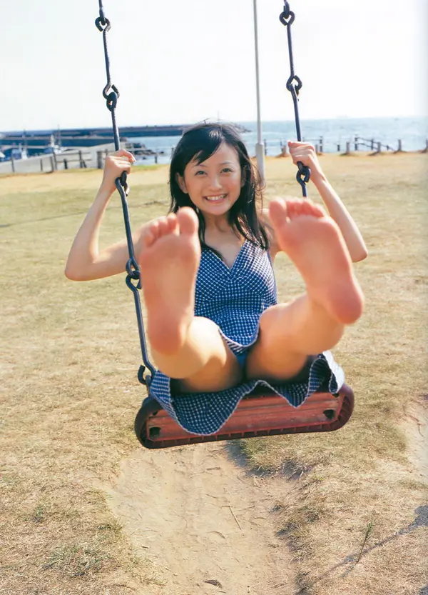 公園でパンチラ激写！スカートで遊ぶとパンツが見えるエロ画像 - 性癖エロ画像　センギリ 53 064241