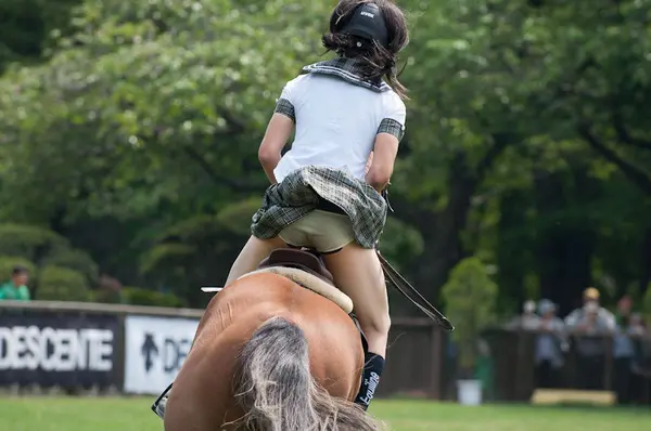 乗馬・自転車・バイクのまたがりパンチラ画像集 - 性癖エロ画像　センギリ 85 072849