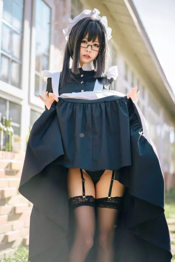 メイド服ならやっぱりたくし上げパンチラ♪メイドコスプレのスカートたくし上げ画像(30枚) | エロ画像掲示板(まとめ) EROG-BBS 71 075078 1