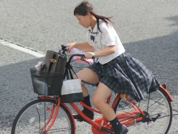 ツインテールの女子高生のエロ画像！若い子にしか許されない髪型やなｗ 223 143037