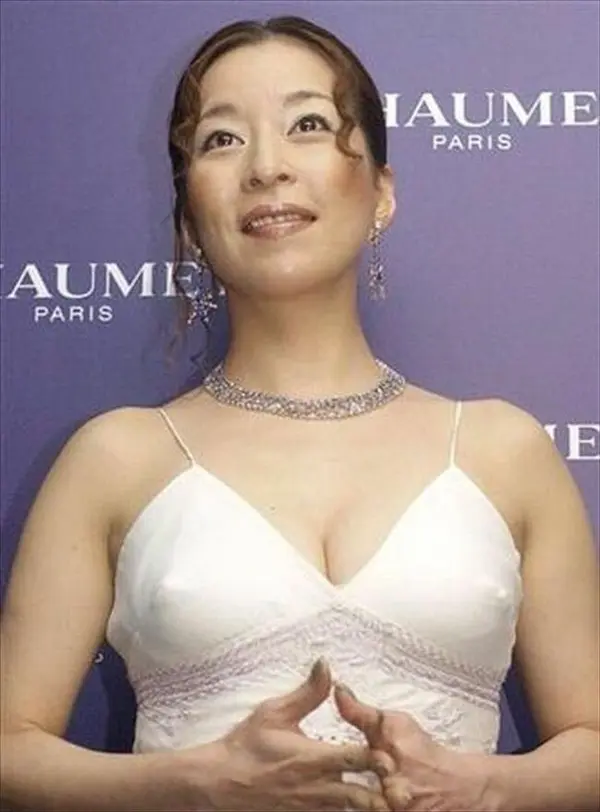 真矢ミキエロ画像39枚 胸チラやパンチラ・着衣巨乳などあきらめないで女優の理想的なボディ集めてみた | おっぱいさん。 87 185435