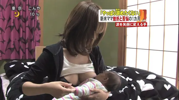 授乳している人妻の姿に興奮する奴集合！人妻の授乳画像まとめｗ 99 216977