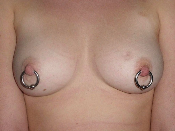 乳首にピアスを着けてる女の子のエロ画像！乳首吸いにくそうｗ 61 img 68038c7c7e1c9