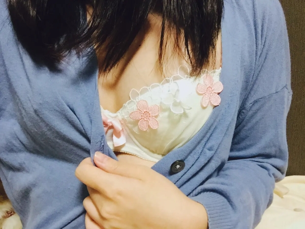 カーディガンを羽織った女の子が可愛すぎるエロ画像！乳首チラしてるｗ 63 img 6815e57c5149e