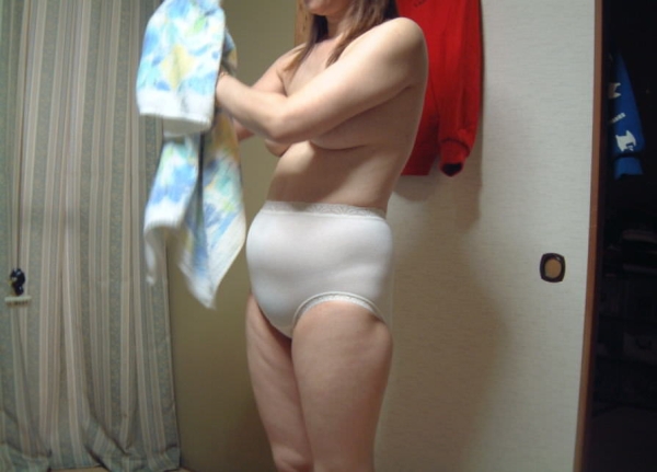 嫁が風呂入るからこっそり盗撮だぁーｗｗｗたるんだデカ尻とおっぱいが大好きなんだぁーｗｗｗ | 素人エロ画像やったる夫 61 img 681dea6fab7a7