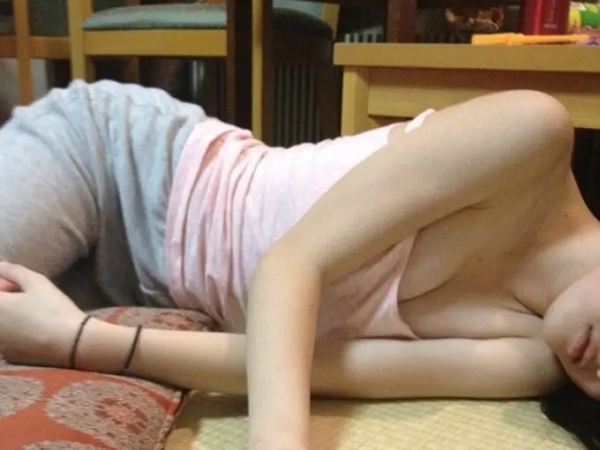 薄着のラフな格好の部屋着でくつろいでる女の子のエロ画像！ 63 img 68c94d8f19b0a