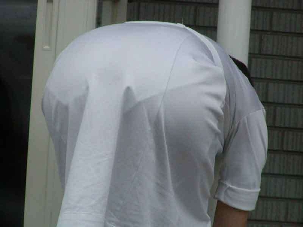 パンツがズボン越しに透けて見えてるナースさんのエロ画像！ 61 img 68da54c41e113