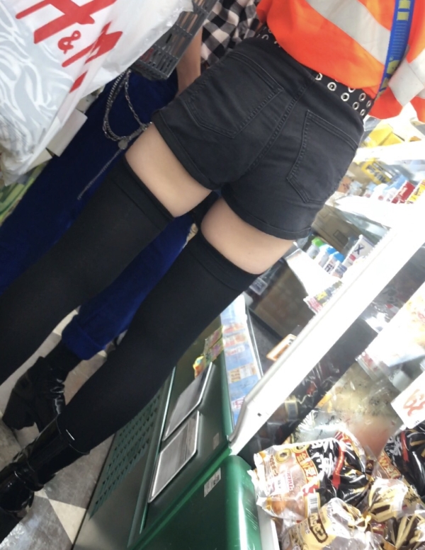 ニーハイソックス履いて絶対領域に目が行く太ももエロ画像 | 素人エロ画像やったる夫 61 img 68e23de61f789