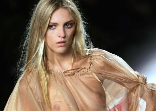 ファッションショーで乳首が見えてる女の子のエロ画像！ 61 img 693aaf140e191