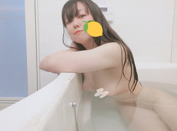 お風呂場で生々しい裸体とおっぱいを晒す自撮りエロ画像 | 素人エロ画像やったる夫 65 img 695b8813071fb