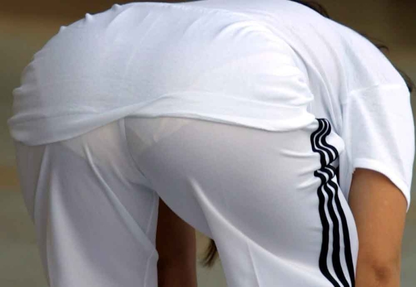 お尻を突き出してパンティラインが丸わかりな女の子の画像！ 65 img 69623b6d5b0b1