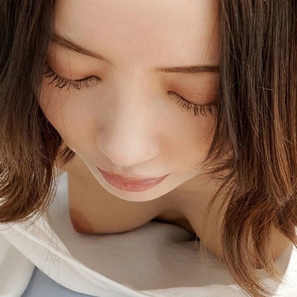 ノーブラや浮きブラのせいで乳首がポロリしちゃった着衣美女たち | エロ画像が見たいんだ！ 63 img 6964fa9e13250