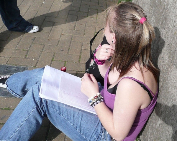 白人美女の大胆な胸チラおっぱいが乳首見えててエロすぎるｗｗｗｗｗｗｗｗｗｗｗｗｗｗ | 素人エロ画像やったる夫 61 img 697dcef600801