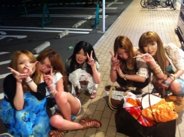 隠し撮りやアクシデントで股間のパンティを見られた素人エロすぎ勃起したｗｗｗ | 素人エロ画像やったる夫 61 img 69a6c9ba07a2f