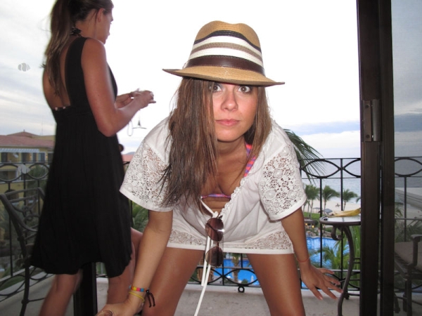 胸元ガバガバすぎる外国人さんのエロ画像！羞恥心ないんかｗ 63 img 69bbe21d74b48