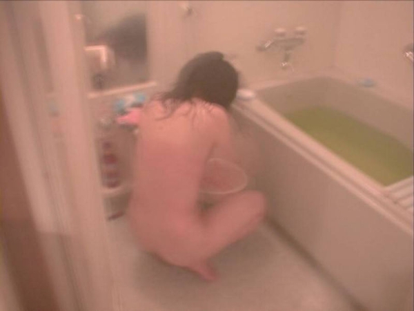 お風呂に入ってる女の子をこっそり盗撮したエロ画像！ 63 img 69c5007337b3b