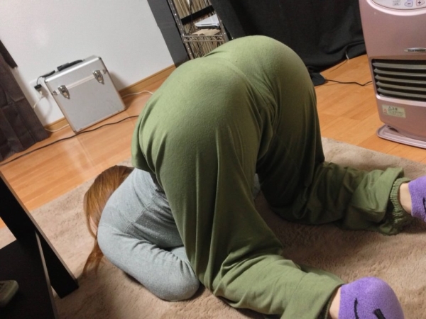 嫁と家でエッチなおふざけ写真ｗｗｗお尻おっぱい丸出しおバカな人妻エロ画像 | 素人エロ画像やったる夫 61 img 6a180e7415751