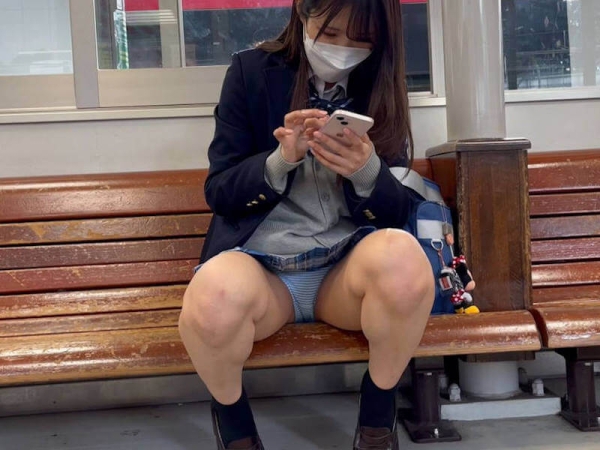ベンチの座りパンチラエロ画像 - 性癖エロ画像　センギリ 69 img 6a242429bd437