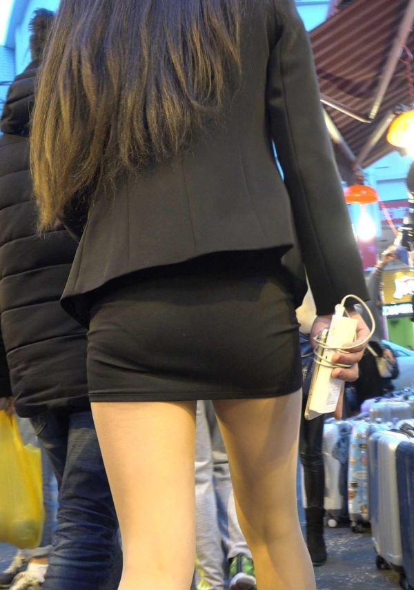 タイトスカート履くお姉さんの街撮りお尻エロ画像 | 素人エロ画像やったる夫 61 img 6a2e77f321b2a