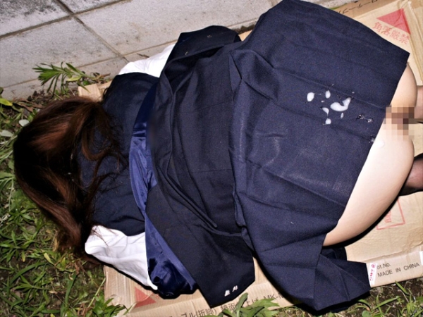 制服に精子をぶっかけられちゃったJKのエロ画像！風情を感じますわｗ 63 img 6a326c6391e6d