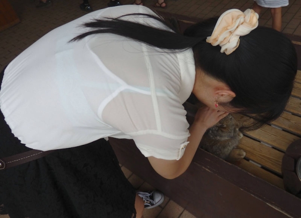 ブラジャーとキャミソールが衣服から透けて見えてる女の子のエロ画像！ 85 img 6a9d522d6aa6a