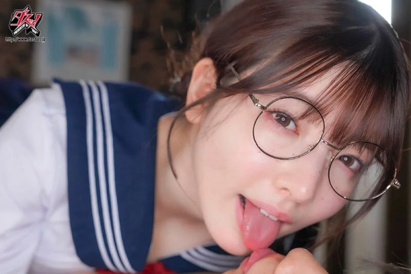 【抜けるエロ画像】丸メガネの女子校生の爆乳や美女の乱交など！（39枚） | エロ画像ギャラリー 99 img 6ad0a053d2b17