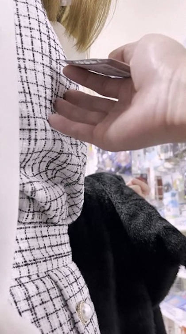 服越しに女体を触るエロ画像 - 性癖エロ画像 センギリ 52 服越しに女体を触るエロ画像 - 性癖エロ画像 センギリ 51 img 68fece6f373fe