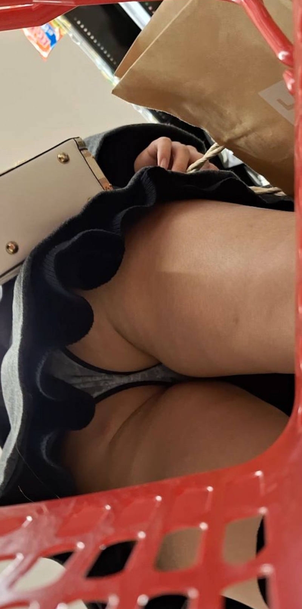店内でパンチラ逆さ撮りしてみたエロ画像 - 性癖エロ画像 センギリ 10 店内でパンチラ逆さ撮りしてみたエロ画像 - 性癖エロ画像 センギリ 9 img 68ff772985aa3