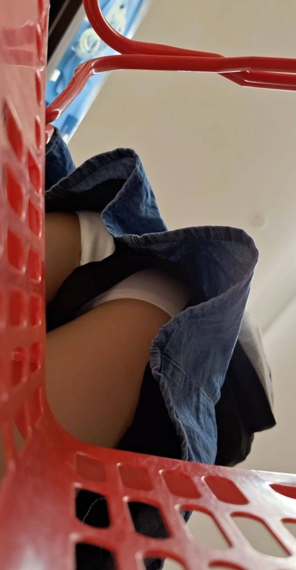店内でパンチラ逆さ撮りしてみたエロ画像 - 性癖エロ画像 センギリ 12 店内でパンチラ逆さ撮りしてみたエロ画像 - 性癖エロ画像 センギリ 11 img 68ff772aba071