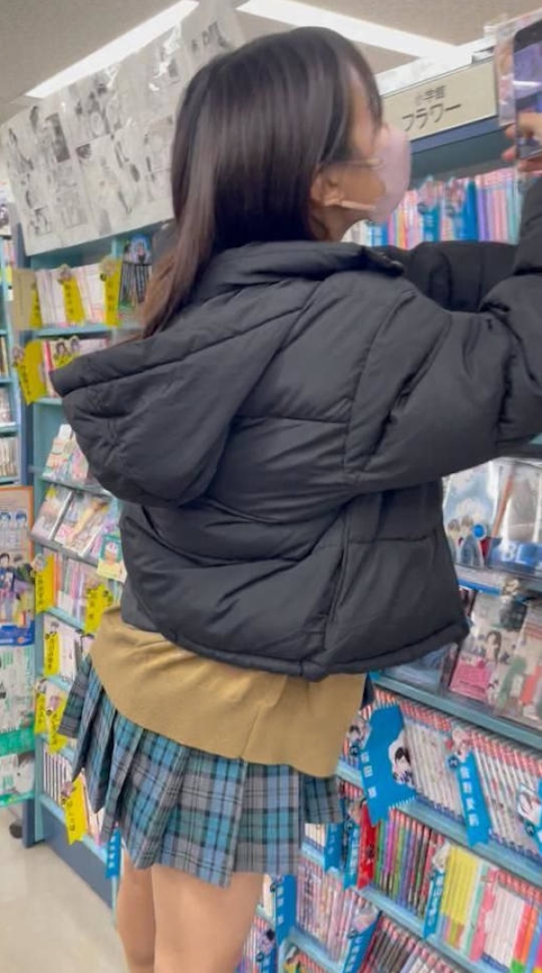 店内でパンチラ逆さ撮りしてみたエロ画像 - 性癖エロ画像 センギリ 62 店内でパンチラ逆さ撮りしてみたエロ画像 - 性癖エロ画像 センギリ 61 img 68ff774302f69