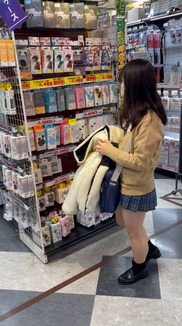 店内でパンチラ逆さ撮りしてみたエロ画像 - 性癖エロ画像 センギリ 68 店内でパンチラ逆さ撮りしてみたエロ画像 - 性癖エロ画像 センギリ 67 img 68ff7746582ad