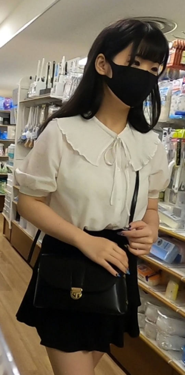 店内でパンチラ逆さ撮りしてみたエロ画像 - 性癖エロ画像 センギリ 80 店内でパンチラ逆さ撮りしてみたエロ画像 - 性癖エロ画像 センギリ 79 img 68ff774bdbefb