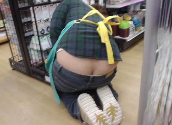 仕事に集中してパンチラに気づいていない女性店員のエロ画像! 166 仕事に集中してパンチラに気づいていない女性店員のエロ画像! 165 img 69048576ddd50