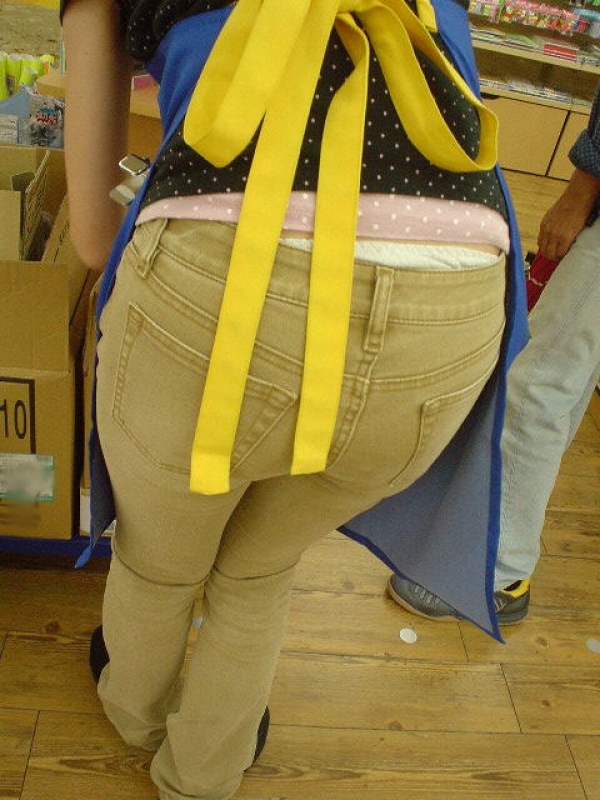 仕事に集中してパンチラに気づいていない女性店員のエロ画像! 168 仕事に集中してパンチラに気づいていない女性店員のエロ画像! 167 img 69048576f1c7c