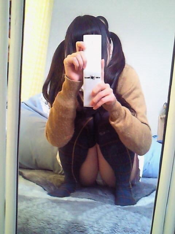 姿見を使ってエッチな自撮りをしてる女の子のエロ画像! 192 姿見を使ってエッチな自撮りをしてる女の子のエロ画像! 191 img 690b1c57ab9d5