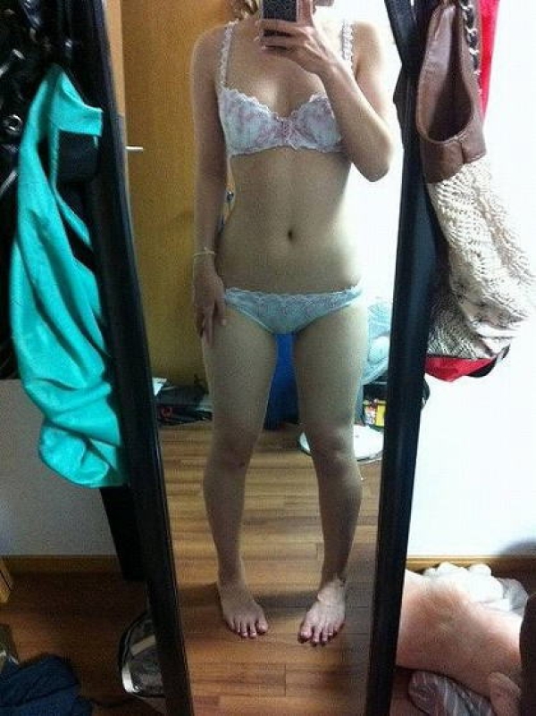 姿見を使ってエッチな自撮りをしてる女の子のエロ画像! 202 姿見を使ってエッチな自撮りをしてる女の子のエロ画像! 201 img 690b1c58422a8