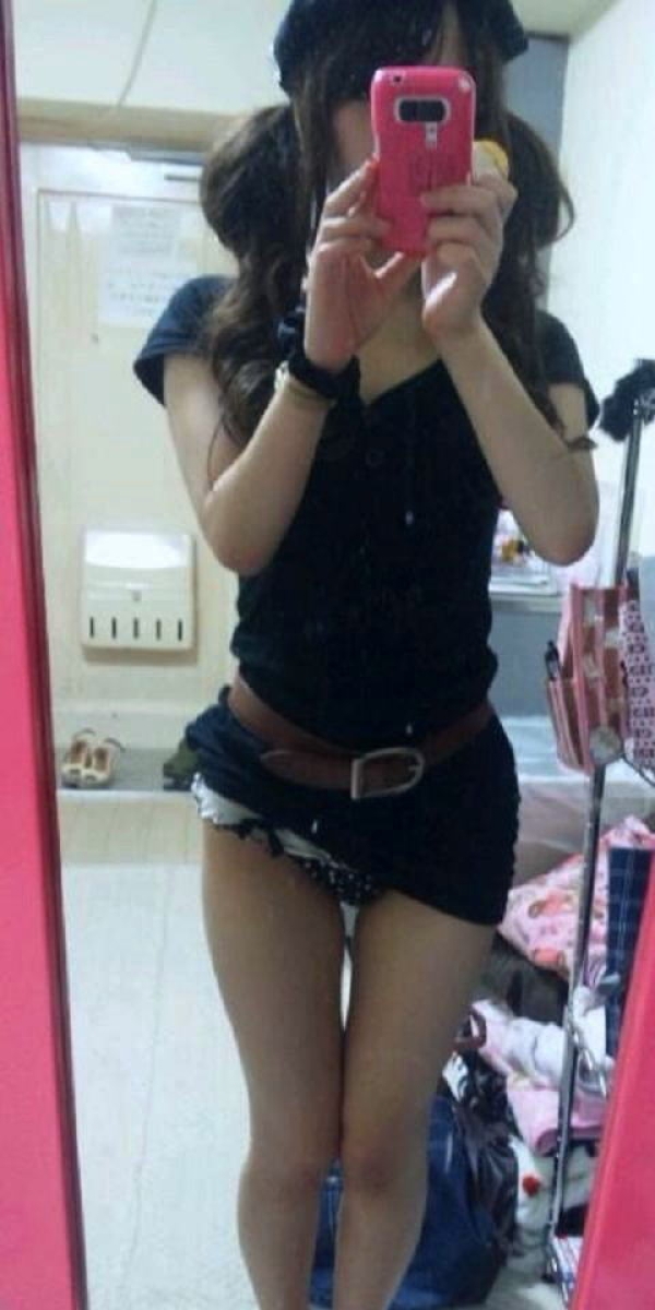 姿見を使ってエッチな自撮りをしてる女の子のエロ画像! 238 姿見を使ってエッチな自撮りをしてる女の子のエロ画像! 237 img 690b1c5ad9be5