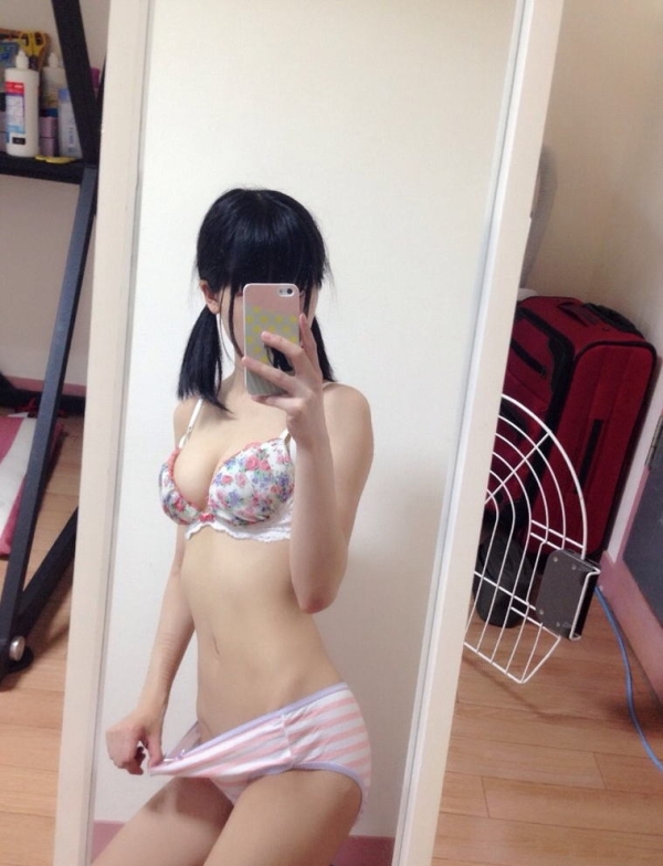 姿見を使ってエッチな自撮りをしてる女の子のエロ画像! 250 姿見を使ってエッチな自撮りをしてる女の子のエロ画像! 249 img 690b1c5b69f8b