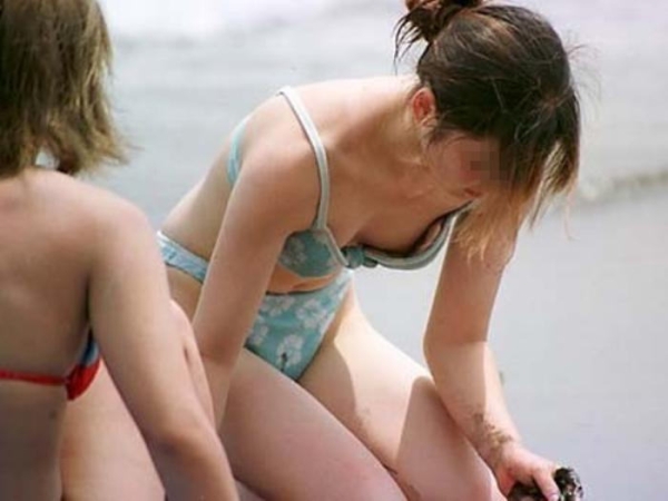 水着の隙間から乳首がチラ見えしちゃいそうなほど貧乳の女の子のエロ画像! 152 水着の隙間から乳首がチラ見えしちゃいそうなほど貧乳の女の子のエロ画像! 151 img 690c89e65a4a9