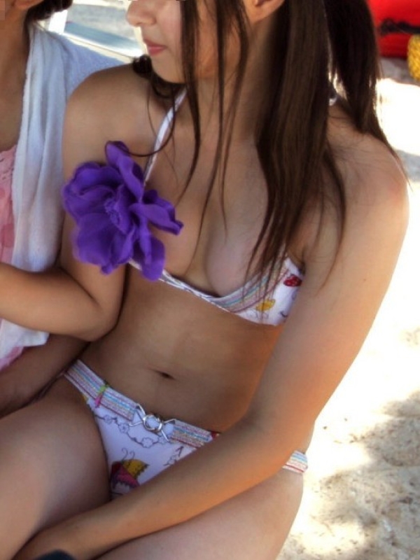 水着の隙間から乳首がチラ見えしちゃいそうなほど貧乳の女の子のエロ画像! 154 水着の隙間から乳首がチラ見えしちゃいそうなほど貧乳の女の子のエロ画像! 153 img 690c89e673258