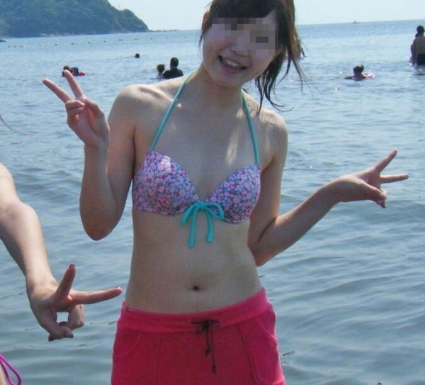 水着の隙間から乳首がチラ見えしちゃいそうなほど貧乳の女の子のエロ画像! 182 水着の隙間から乳首がチラ見えしちゃいそうなほど貧乳の女の子のエロ画像! 181 img 690c89e83ab9a