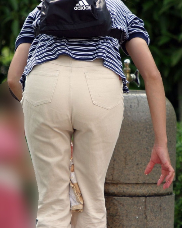 パンティラインやパンツが透けて見えてる女の子のエロ画像! 110 パンティラインやパンツが透けて見えてる女の子のエロ画像! 109 img 690dbf40b5ce4