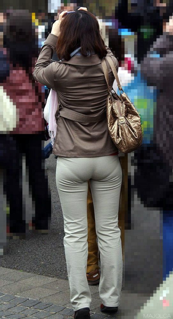 パンティラインやパンツが透けて見えてる女の子のエロ画像! 120 パンティラインやパンツが透けて見えてる女の子のエロ画像! 119 img 690dbf413c15e