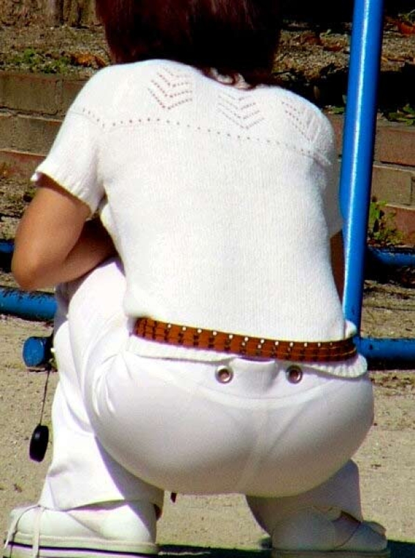 パンティラインやパンツが透けて見えてる女の子のエロ画像! 132 パンティラインやパンツが透けて見えてる女の子のエロ画像! 131 img 690dbf41ac9ff