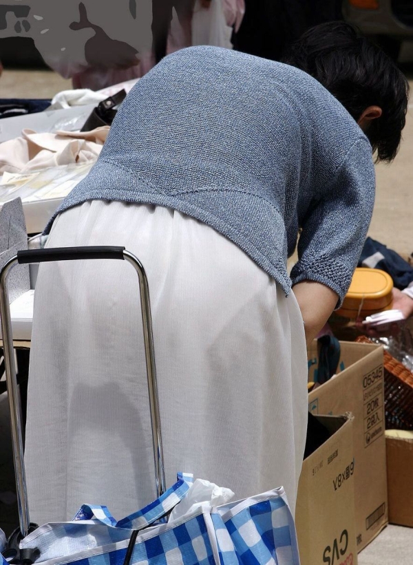 パンティラインやパンツが透けて見えてる女の子のエロ画像! 140 パンティラインやパンツが透けて見えてる女の子のエロ画像! 139 img 690dbf420f93f