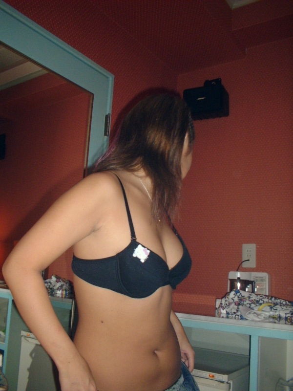 ギャルっぽい女の子のブラジャーを一杯楽しめるエロ画像! 210 ギャルっぽい女の子のブラジャーを一杯楽しめるエロ画像! 209 img 6911b45960d40