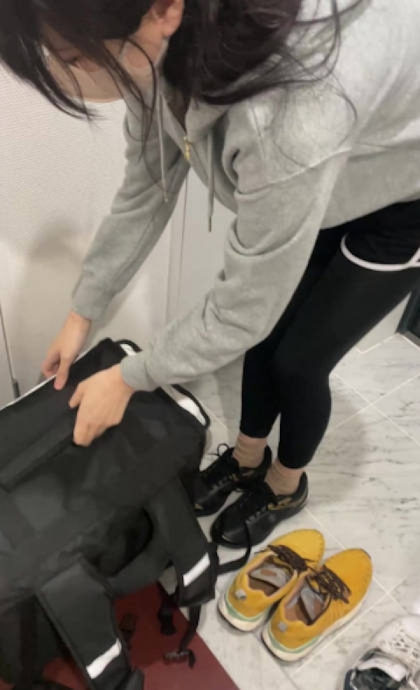 女性配達員を触るセクハラ画像 - 性癖エロ画像 センギリ 56 女性配達員を触るセクハラ画像 - 性癖エロ画像 センギリ 55 img 6913e64d63004