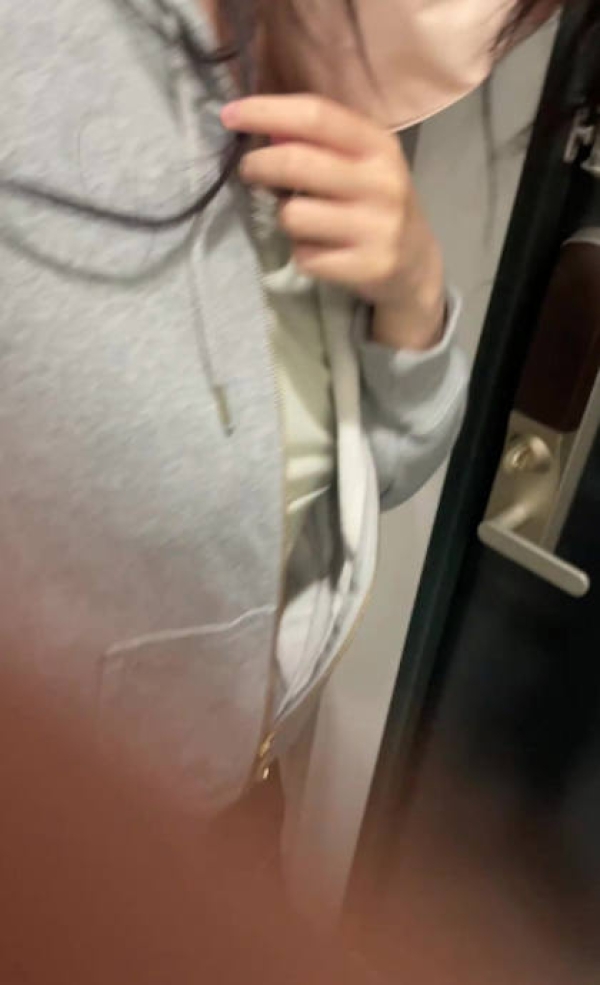 女性配達員を触るセクハラ画像 - 性癖エロ画像 センギリ 60 女性配達員を触るセクハラ画像 - 性癖エロ画像 センギリ 59 img 6913e64eb9639