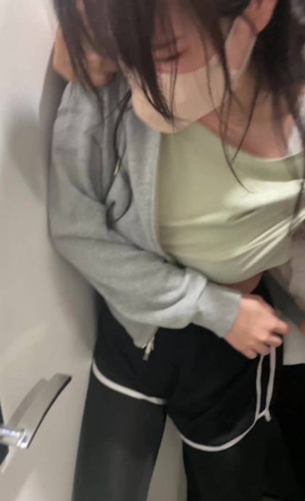 女性配達員を触るセクハラ画像 - 性癖エロ画像 センギリ 62 女性配達員を触るセクハラ画像 - 性癖エロ画像 センギリ 61 img 6913e64f663dc